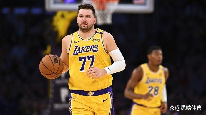 开云- 无人机模仿东契奇绝杀 