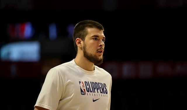 Kaiyun- 赛后足总杯焦点战，洛杉矶快船临场应变，目标明确，心理建设被强调