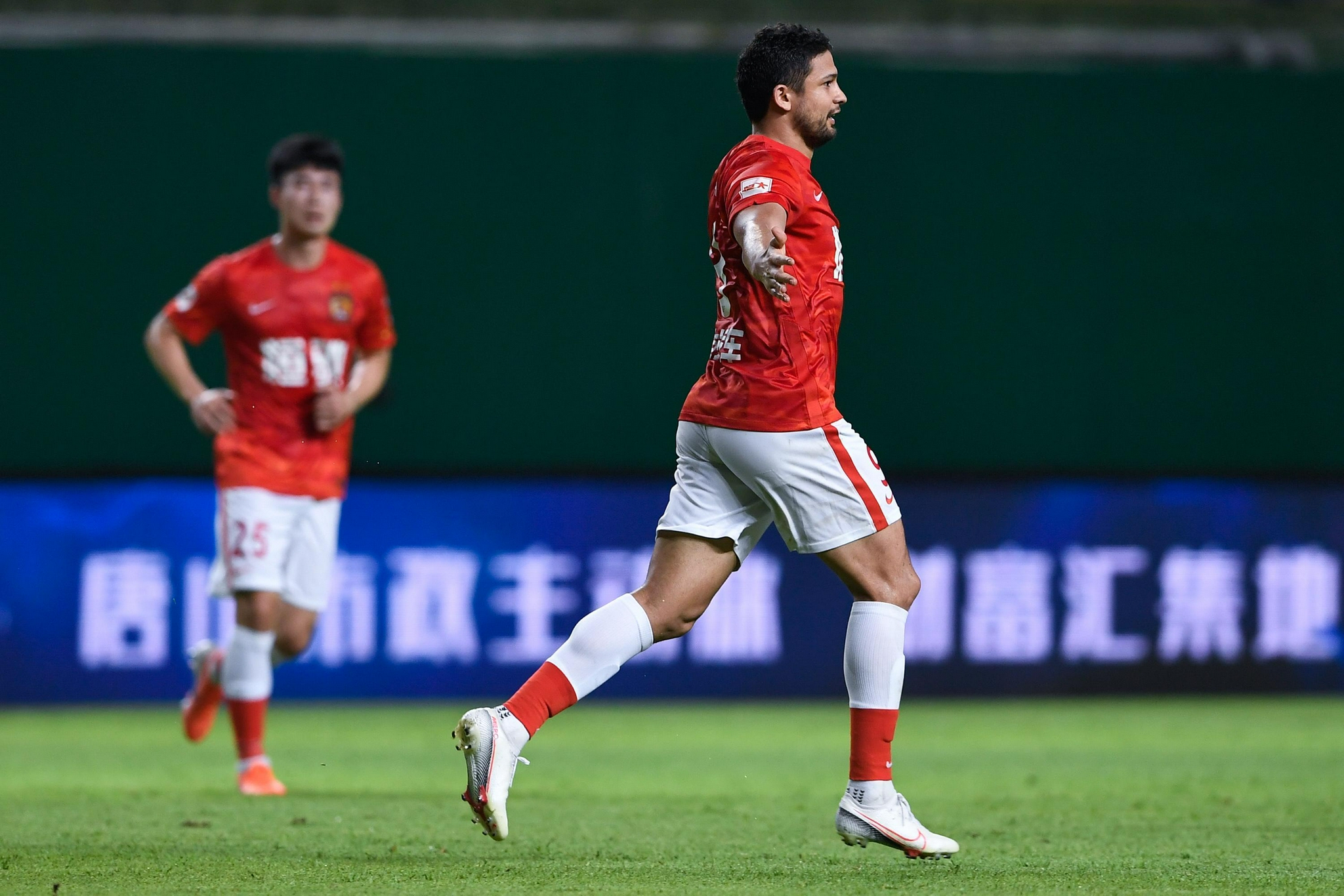 Kaiyun- 广州队内部会议纪要流出——今晚调整名单；欧联使命明确；赛季目标并未改变