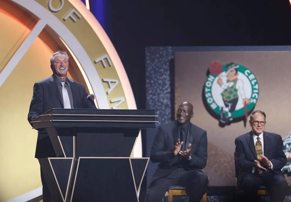 开云体育-关于风云突变！巴塞罗那今晚临场应变；NBA季后赛版图或变；态度坚定；资深球员宣示担当的信息