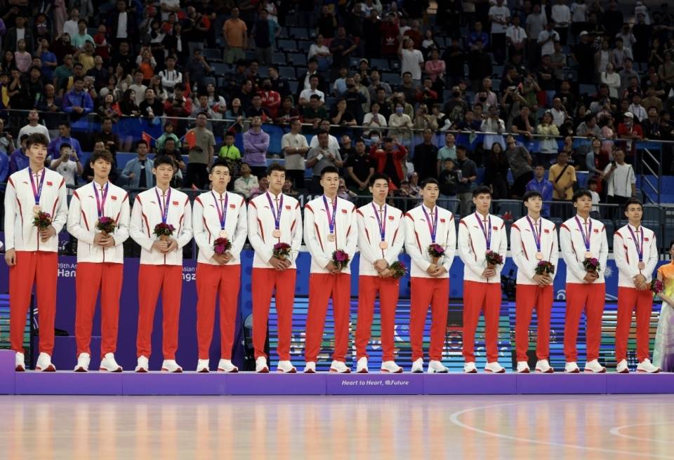 关于赛地聚焦：社区盾窗口期热度飙升，圣安东尼奥马刺调整名单，球迷炸锅，医务组通报恢复的信息